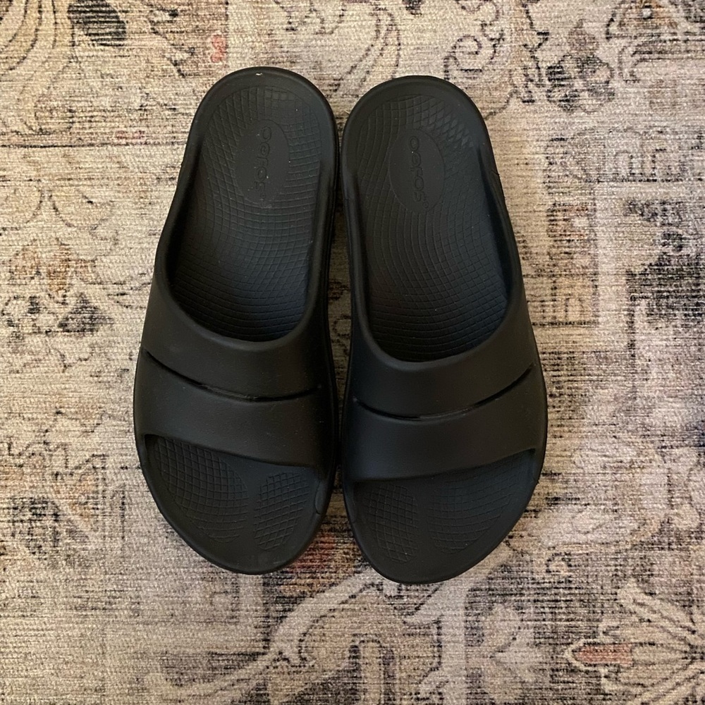 Oofos slides